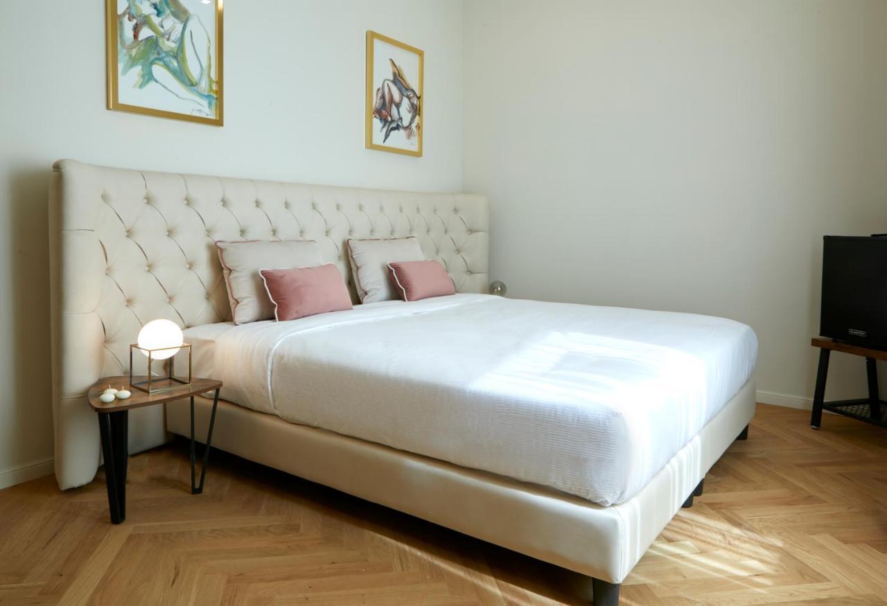 Casa Vittoria Napoli - Santa Lucia Bed and Breakfast Εξωτερικό φωτογραφία