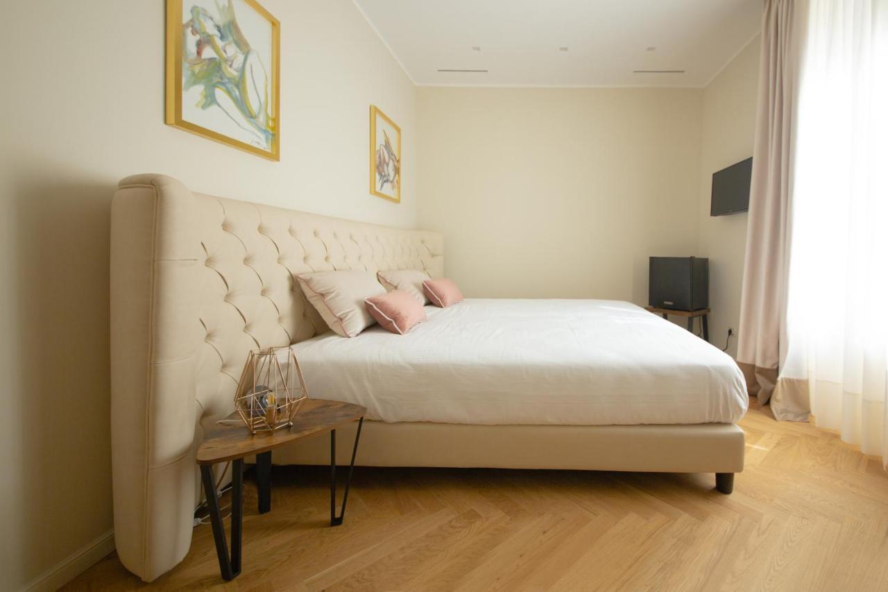 Casa Vittoria Napoli - Santa Lucia Bed and Breakfast Εξωτερικό φωτογραφία