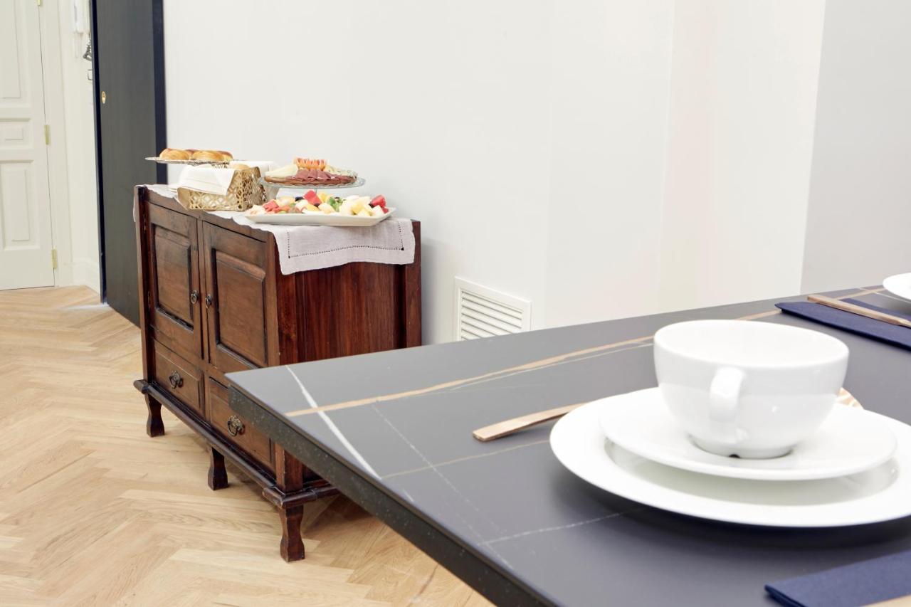 Casa Vittoria Napoli - Santa Lucia Bed and Breakfast Εξωτερικό φωτογραφία